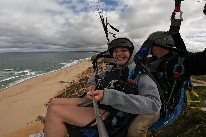 Paragliding experience near Lisbon with transfers from Lisbon - What Makes This Paragliding Tour Stand Out?