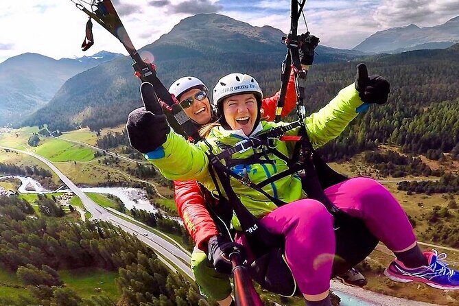 Paragliding Tandem Flights in Engadin - What Makes This Tour Stand Out?