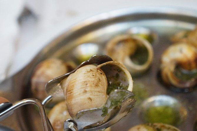 Paris First Time Private Tour with Notre Dame, Montmartre & Arc de Triomphe - Key Points