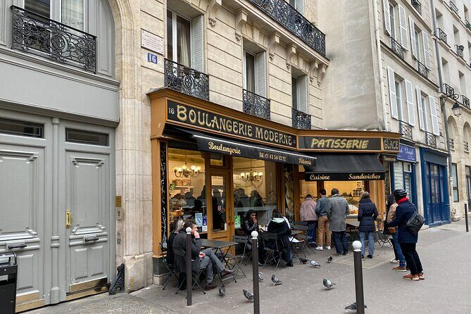 Paris TV Character Walking Tour with Optional Seine River Cruise - What to Expect From the Guides