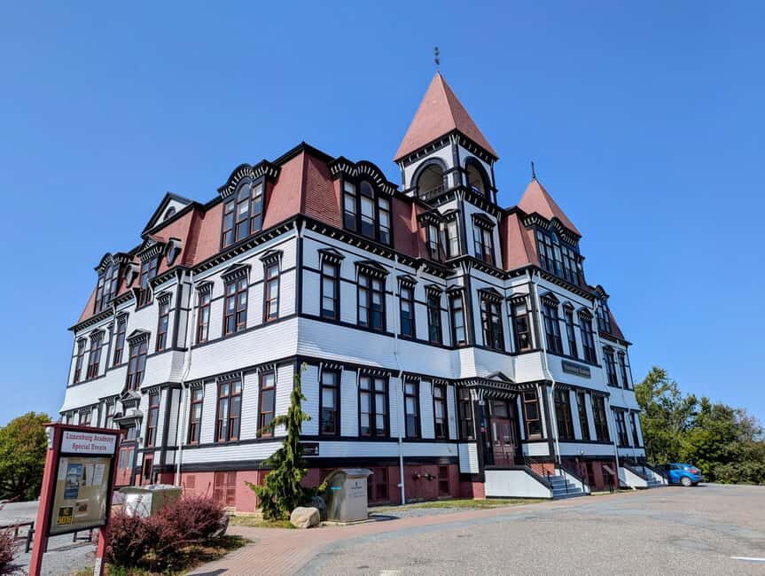 Peggys Cove & Lunenburg + 3 Hidden Gems Full Day Tour - FAQs