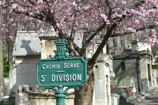 Père Lachaise Cemetery Art: Watercolor Postcard Workshop in Paris - Exploring Père Lachaise through Art