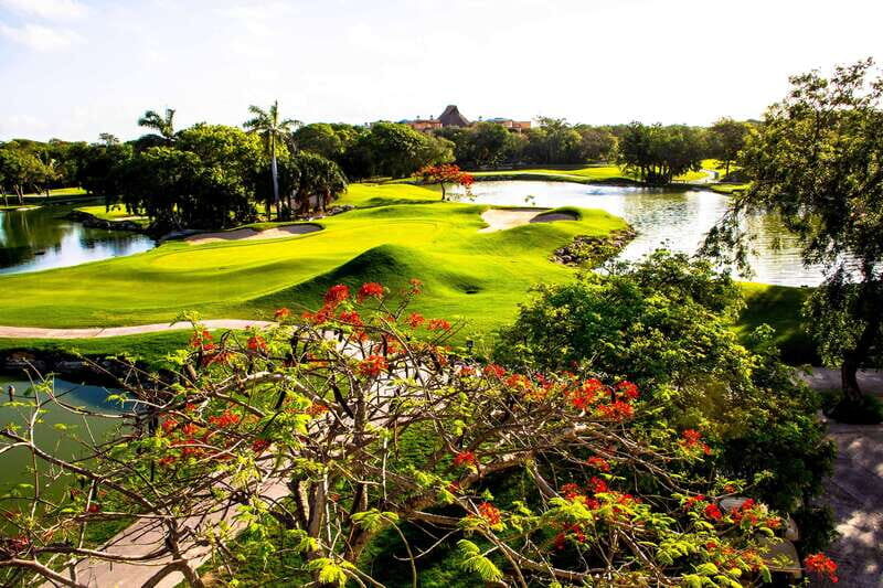 Play Iberostar Cancun Golf Course W/Clubs - The Logistics and Included Amenities