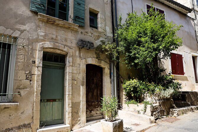 Pont du Gard to Villeneuve Les Avignon & Châteauneuf du Pape wine private tour - Exploring the Itinerary in Detail