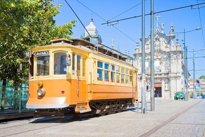 Porto: City Walk with Audio Guide in 7 Languages on your Phone - Detailed Breakdown of the Itinerary