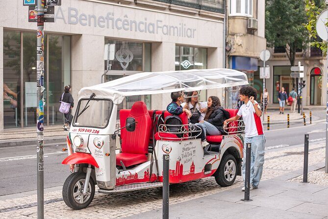 Porto: Tuk tuk vip guided tour - 1.30h - The Practicalities and Value