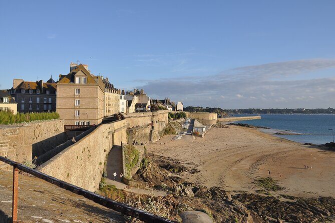 Private 2-hour Walking Tour of Saint Malo with private official tour guide - In-Depth Look at the Itinerary