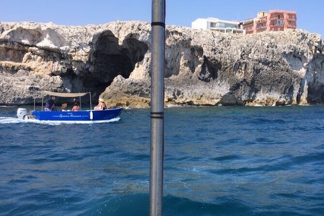 Private boat tour 1h Ortigia and caves with tales - The Experience in Detail