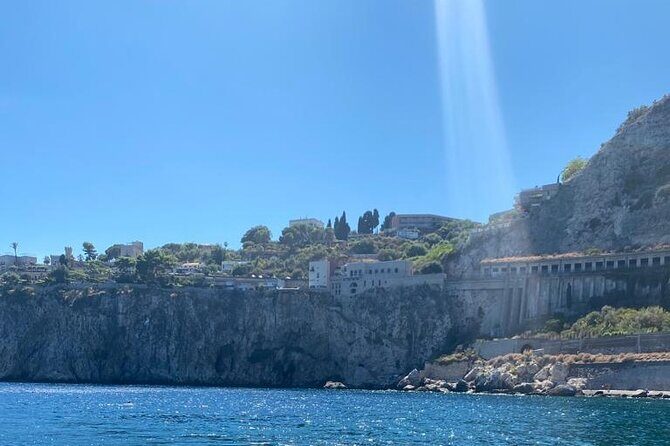 Private boat tour Giardini Naxos Taormina with platter and wine - Who Should Book This Tour?