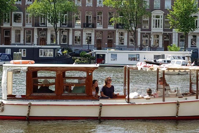 Private canal cruise on small historic boat - Who Will Love This Tour?