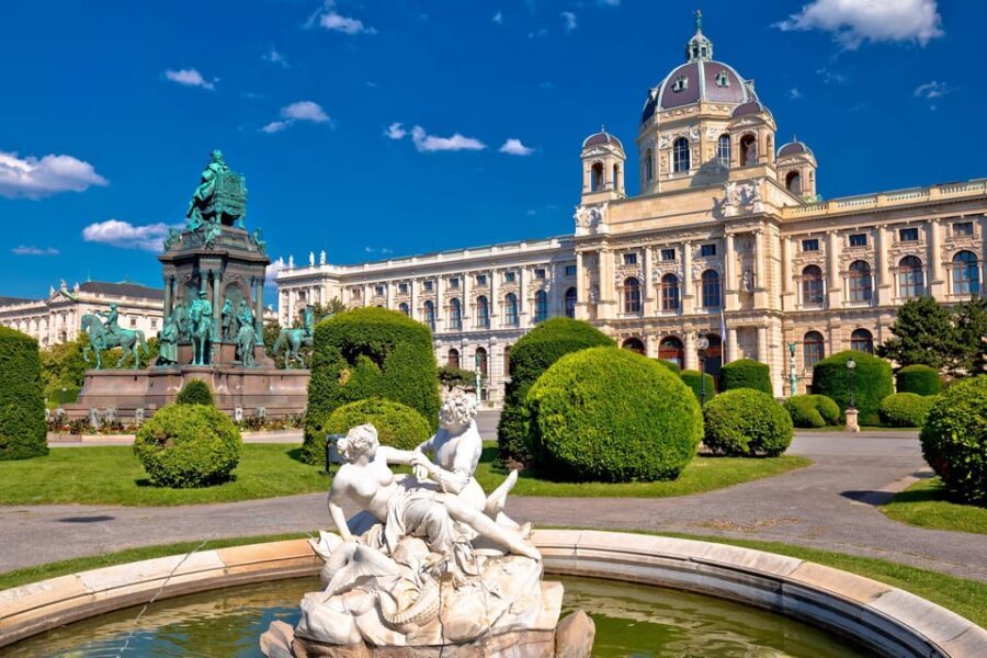 Private day trip from Budapest to Vienna and back - Detailed Breakdown of the Tour