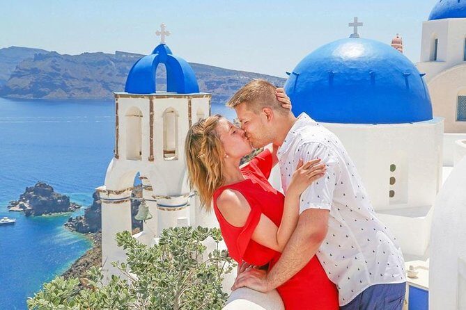 Private Photo Session with a Local Photographer in Santorini - Who Should Book This?