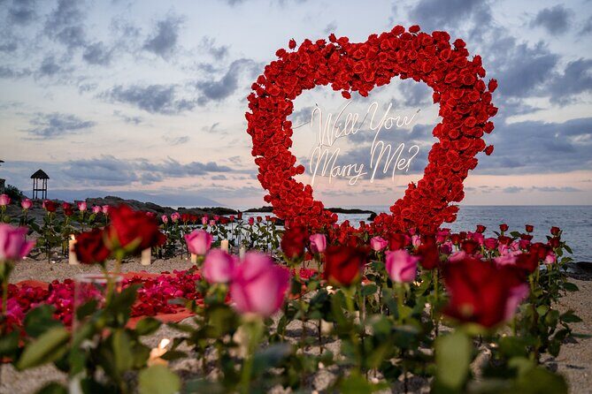 Private Photoshoot Giant Heart with Roses - Who Will Love This Experience?
