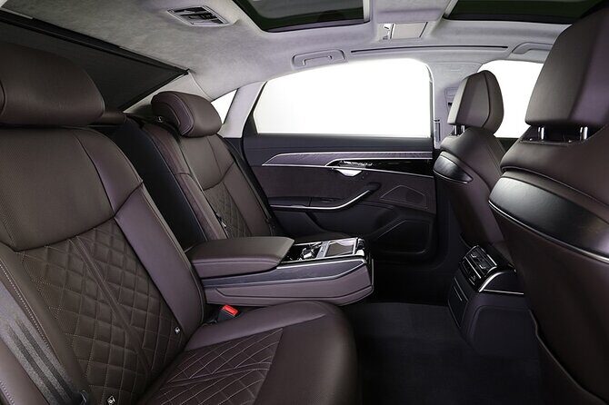 Private sightseeing tour in Hamburg with premium limousines - Analyzing the Price and Value