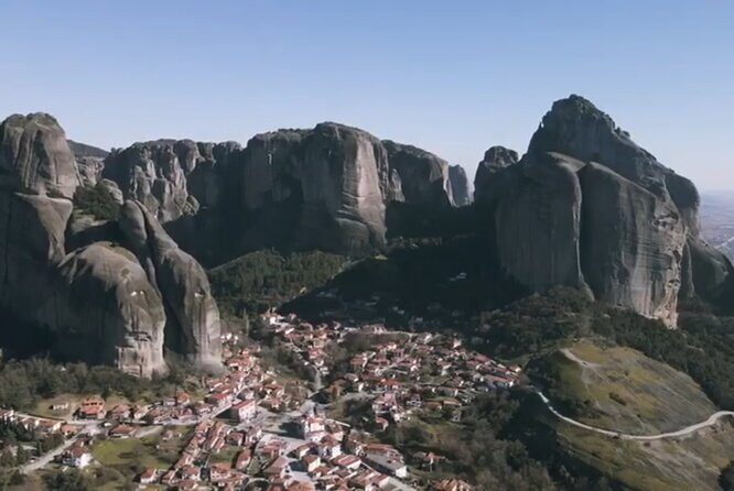 Private tour to Meteora with a Pickup - The Landscape and the Monasteries