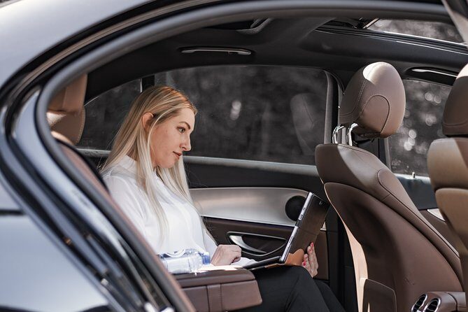 Private transfer from BRU Airport to Bruges with luxury limousine 3 pax - An In-Depth Look at the Transfer Experience