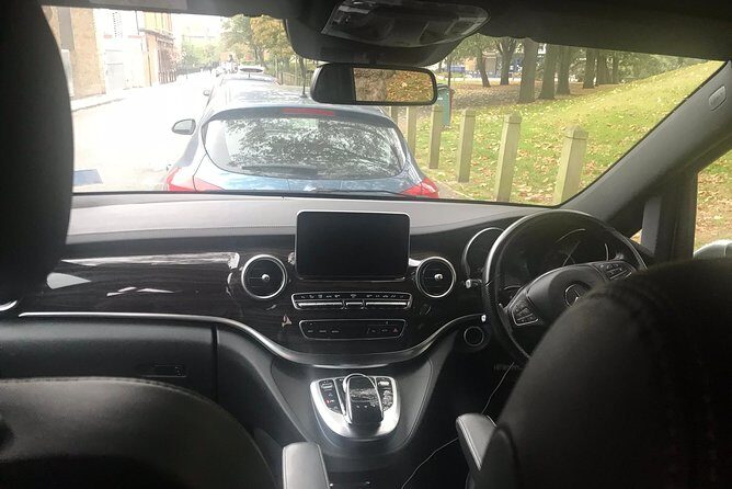 Private Transfer From Gatwick Airport to Heathrow Airport - Vehicle Comfort and Amenities