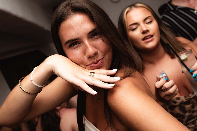 Pub Crawl in Cyclades - The Experience: What Youll Expect