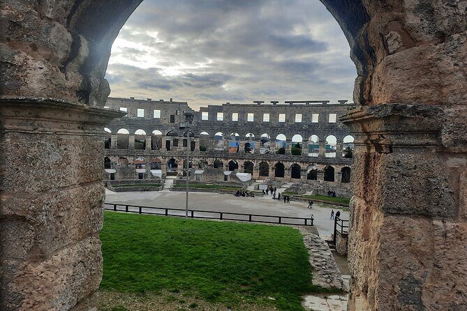 Pula 2 Hour Private Tour in English or Czech Language - What Makes This Tour Stand Out?