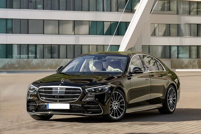 Reykjavik-Private Transfer to/from Keflavík Airport - The Price & Value