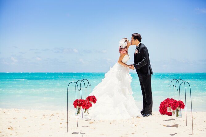 Romantic Oceanfront Beach Wedding in Honolulu - Analyzing the Value