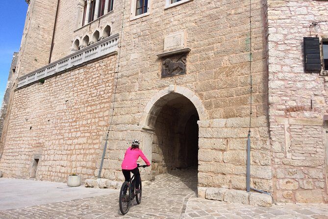 Rovinj private biking tour by electric powered bike - FAQs