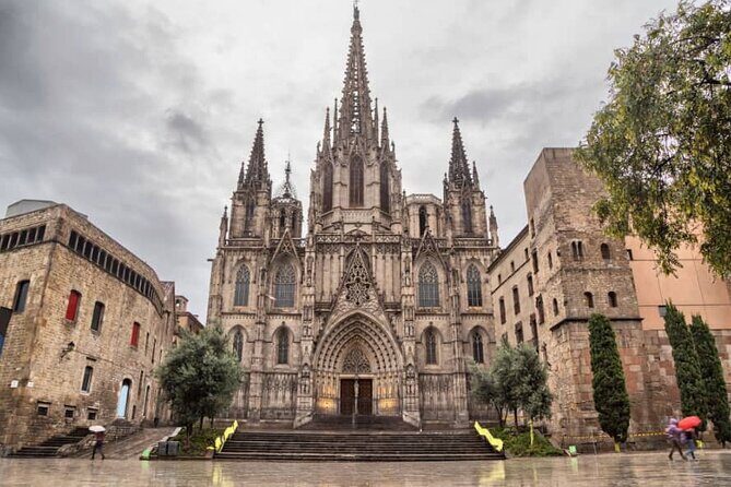 Sagrada Familia & Gothic Quarter Private Tour - Practical Details and What to Expect