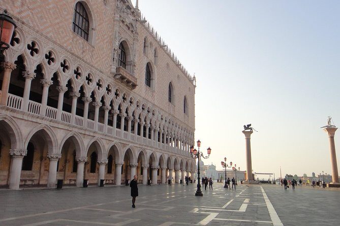 Saint Marks Basilica, Doge's Palace and Gondola tour in Venice - Detailed Breakdown of the Tour Itinerary
