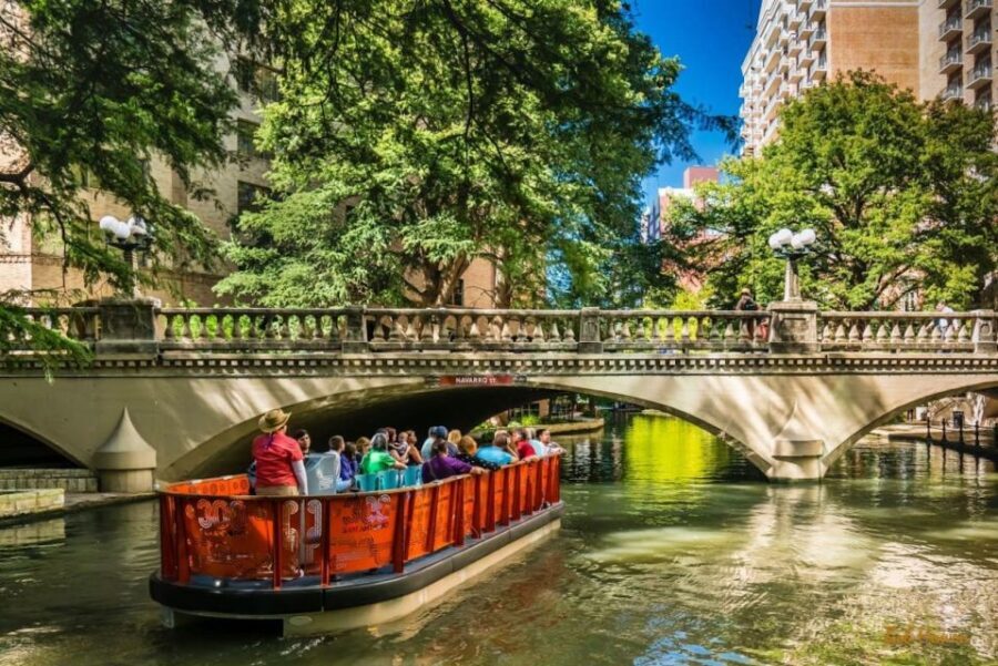 San Antonio Premium City Tour with Alamo & River Walk Cruise - The Ride and the Guides