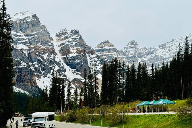 ShuttleBus 2way Banff to Lake Louise (1Hr) and Moraine Lake (1Hr) - Transportation and Comfort