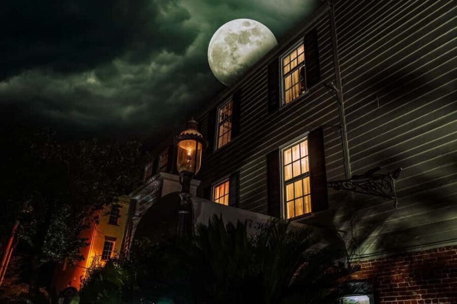Sinister Sins & Shadows: A Savannah Ghost Tour - What Makes Each Stop Special