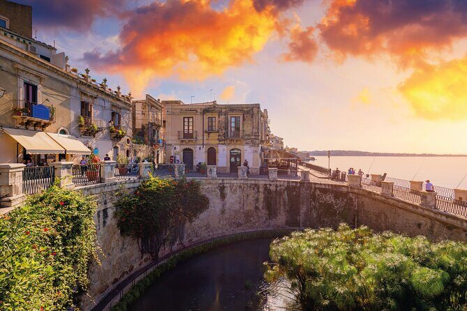 Siracusa Walking Tour with Audio and Written Guide by a Local - What Makes This Tour Stand Out?
