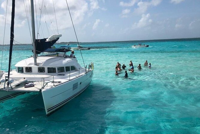 Snorkel adventure to Isla Mujeres by Catamaran. Open Bar and buffet included. - Discovering Isla Mujeres