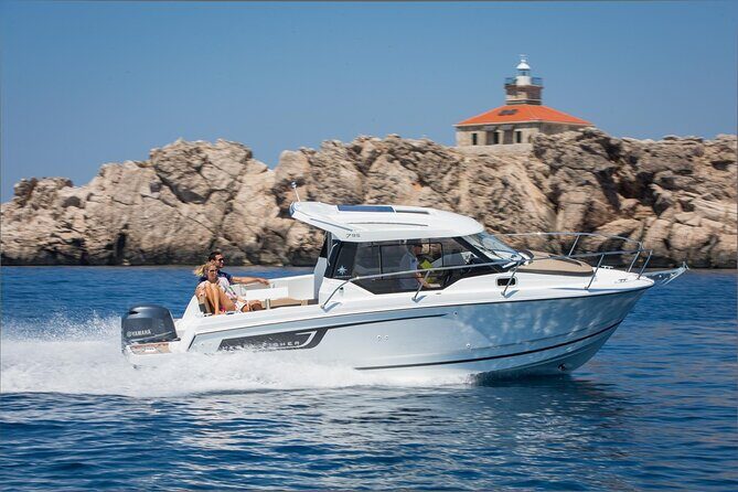 Speedboat transfer from Hvar town (Water taxi transfer) to Airport Split - The Sum Up