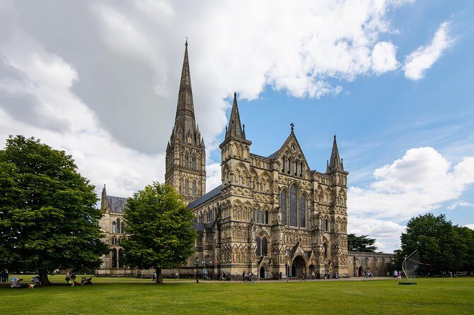 Stonehenge and Salisbury Cathedral Private Tour from Southampton - The Transportation and Logistics