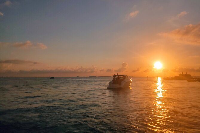 Sunset Catamaran to Isla Mujeres + Transportation from Cancún - What Makes This Tour Stand Out?