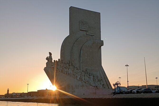 Sunset sailing boat trip in Lisbon with snacks - The Crew and Atmosphere