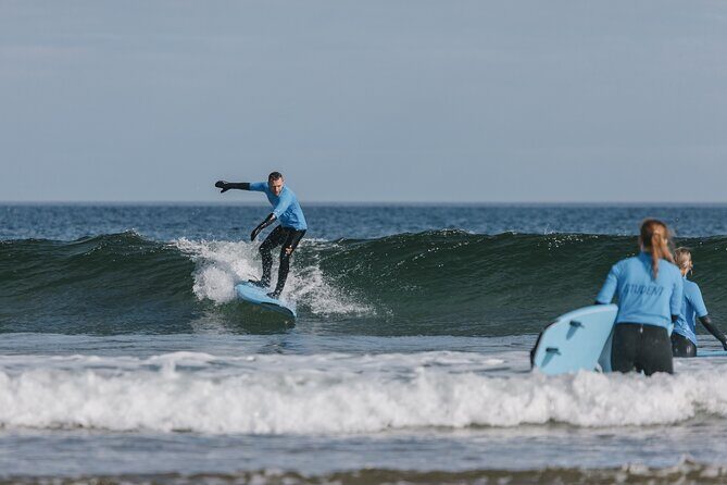 Surfing Class in Cullen Bay - The Guide and Safety: Why It Matters