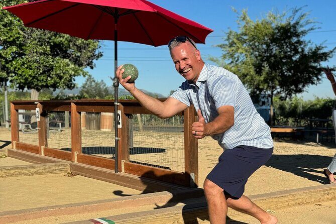 The Social Game - A Closer Look at the Experience