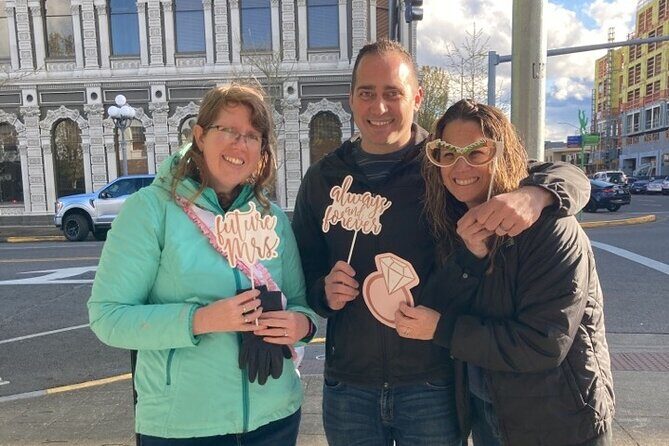 Thrilling Downtown Scavenger Hunt Game in Milwaukee - Who Should Consider This Activity?