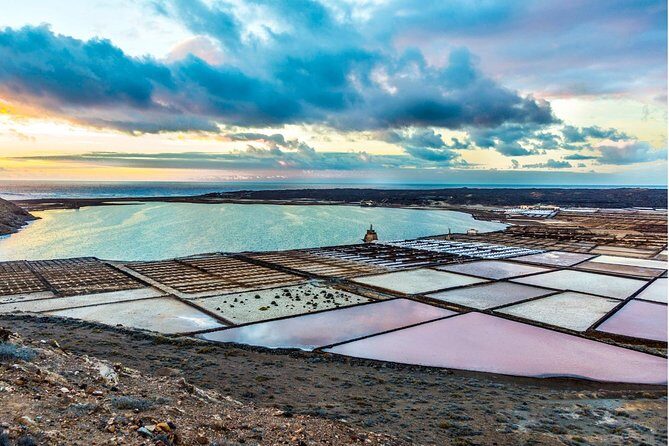 Tour Lanzarote South with Winery Visit - Logistics: Meeting and Participation