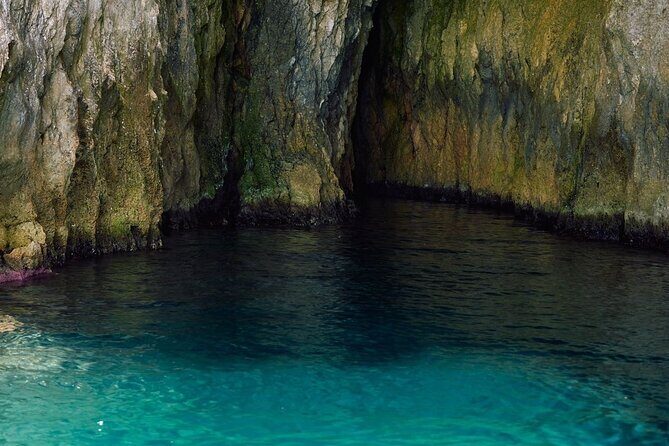 Tour of Ortigia and sea caves by boat in Syracuse - The Value of the Experience