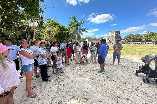 Tour to Chichen Itza-Tickets, food and cenote - Lunch: Tasting Regional Flavors