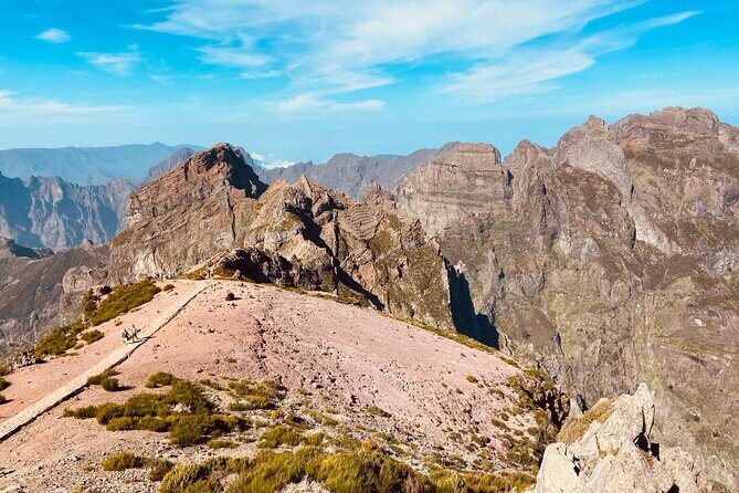 Transfer from Achada do Teixeira to Pico do Arieiro - The Experience: A Deep Dive