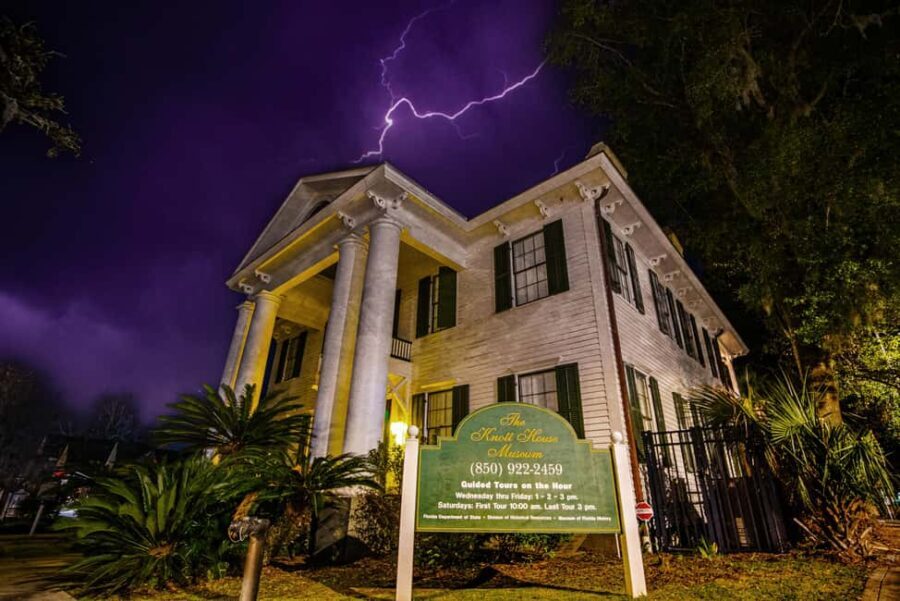 Treacherous Tallahassee Ghost Tours - The Guide and Group Experience