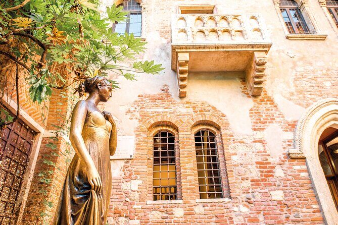 Verona Walking Tour with Audio and Written Guide by a Local - Who is this tour best suited for?