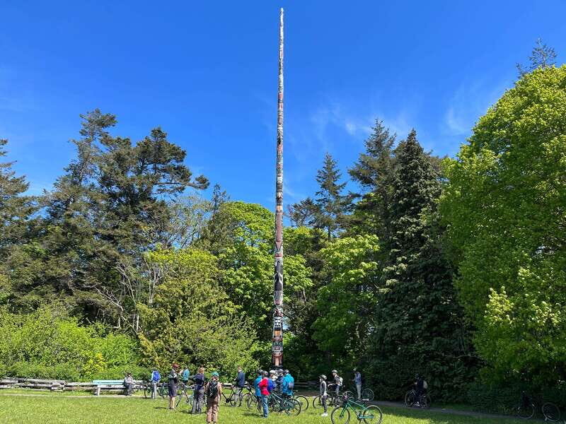 Victoria City Highlights Bike Tour - Castle Hoods & Legends - The Experience and What You’ll Get