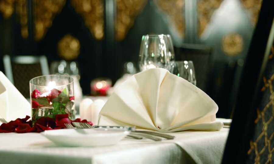 Vienna: Traditional Dinner Show at the Wiener Rathauskeller - The Itinerary: What to Expect During Your Evening