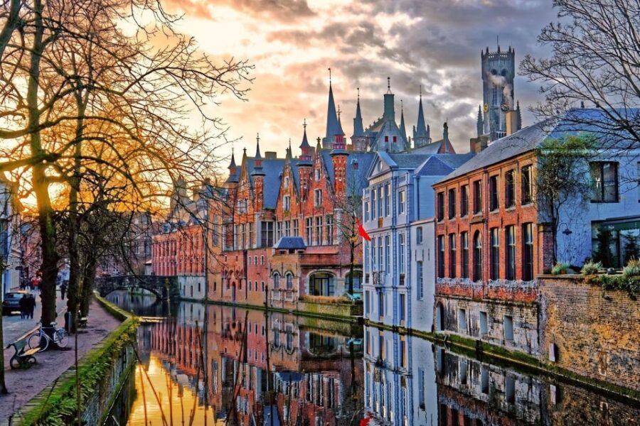 Visit of Bruges in 1 day private tour from Paris - Exploring the Historic Center