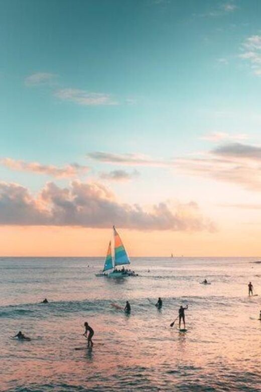 Waikiki Beach: Turtle Snorkeling and Sailing on Hwea - The floating feast: Food and Drinks